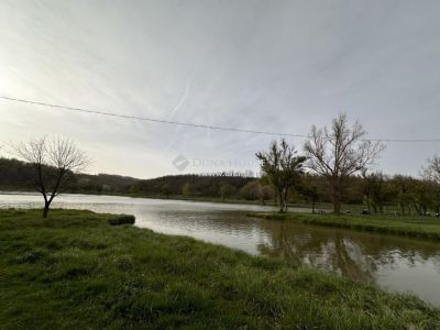 Eladó lakóövezeti telek Szálka