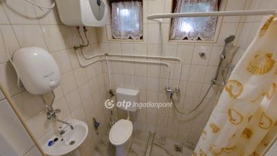 Eladó utcai bejáratú üzlethelység Mezőtúr