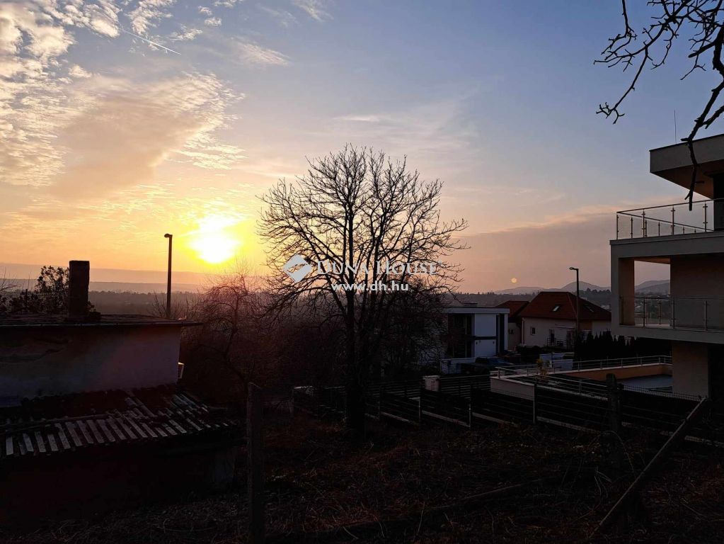Eladó lakóövezeti telek Budapest