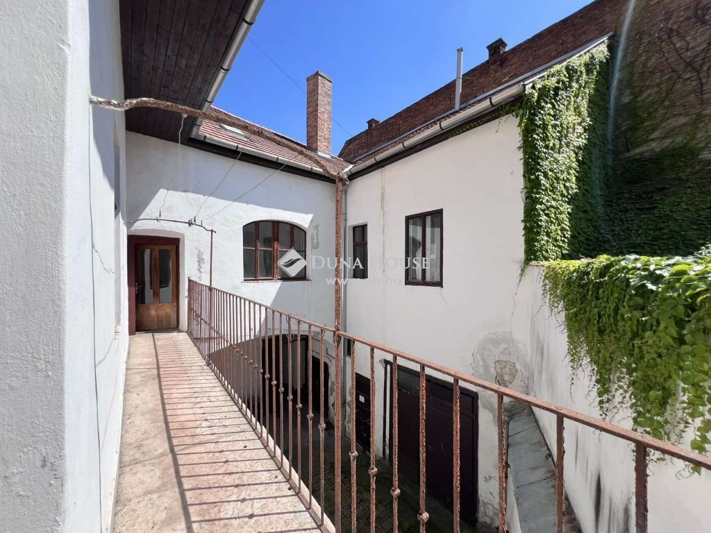 Eladó családi ház Esztergom