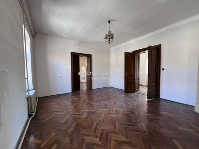Eladó családi ház Esztergom