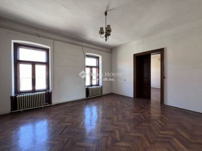 Eladó családi ház Esztergom