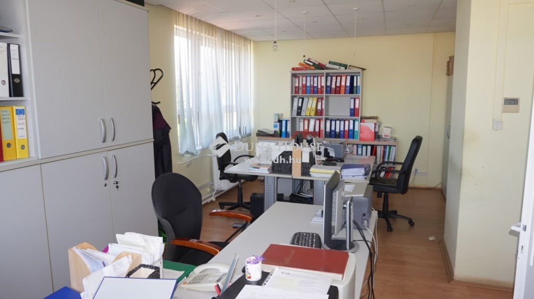 Eladó irodahelység irodaházban Zalaegerszeg