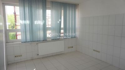 Eladó irodahelység irodaházban Zalaegerszeg