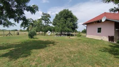 Eladó tanya Jászkarajenő