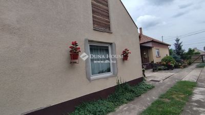 Eladó családi ház Jászkarajenő