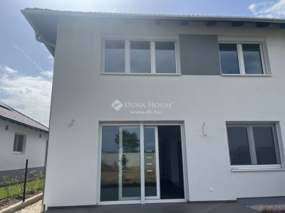 Eladó ikerház Fót