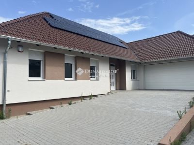 Eladó családi ház Fót