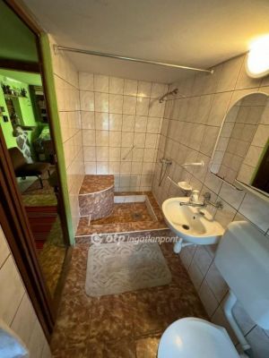 Eladó családi ház Poroszló