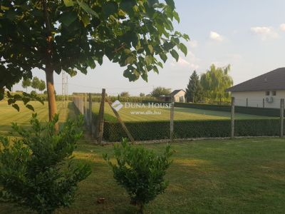 Eladó lakóövezeti telek Enying