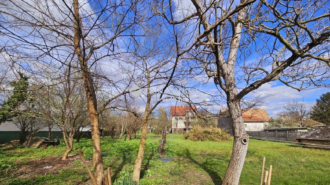 Eladó lakóövezeti telek Budapest