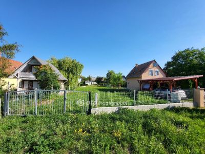Eladó lakóövezeti telek Balatonfenyves