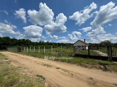 Eladó lakóövezeti telek Debrecen