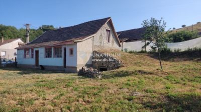 Eladó családi ház Bajót