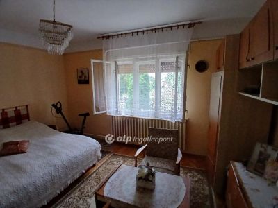 Eladó családi ház Karácsond