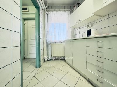Eladó iroda családi házban Érd