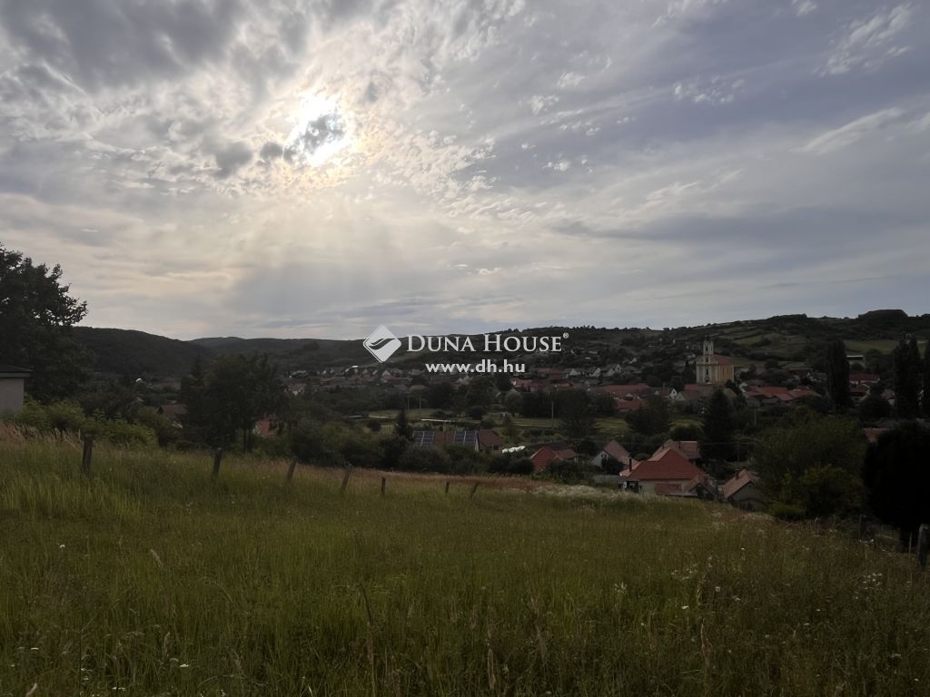 Eladó lakóövezeti telek Mecseknádasd