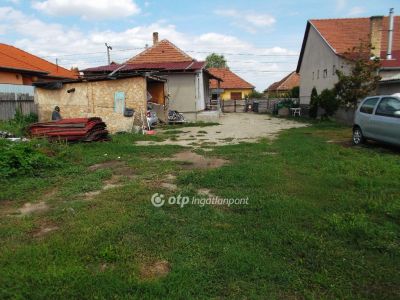 Eladó családi ház Tura