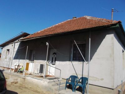 Eladó családi ház Tura