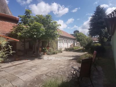 Eladó családi ház Békés
