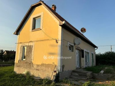 Eladó családi ház Poroszló