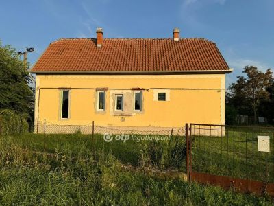 Eladó családi ház Poroszló