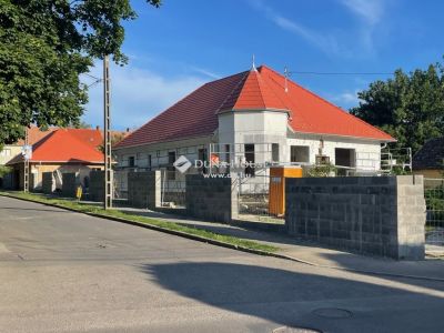 Eladó családi ház Bonyhád