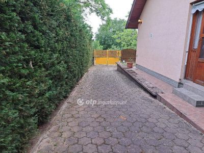 Eladó lakóövezeti telek Mogyoród