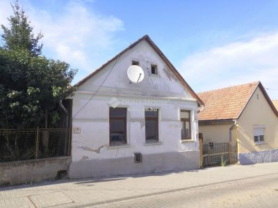 Eladó családi ház Bonyhád
