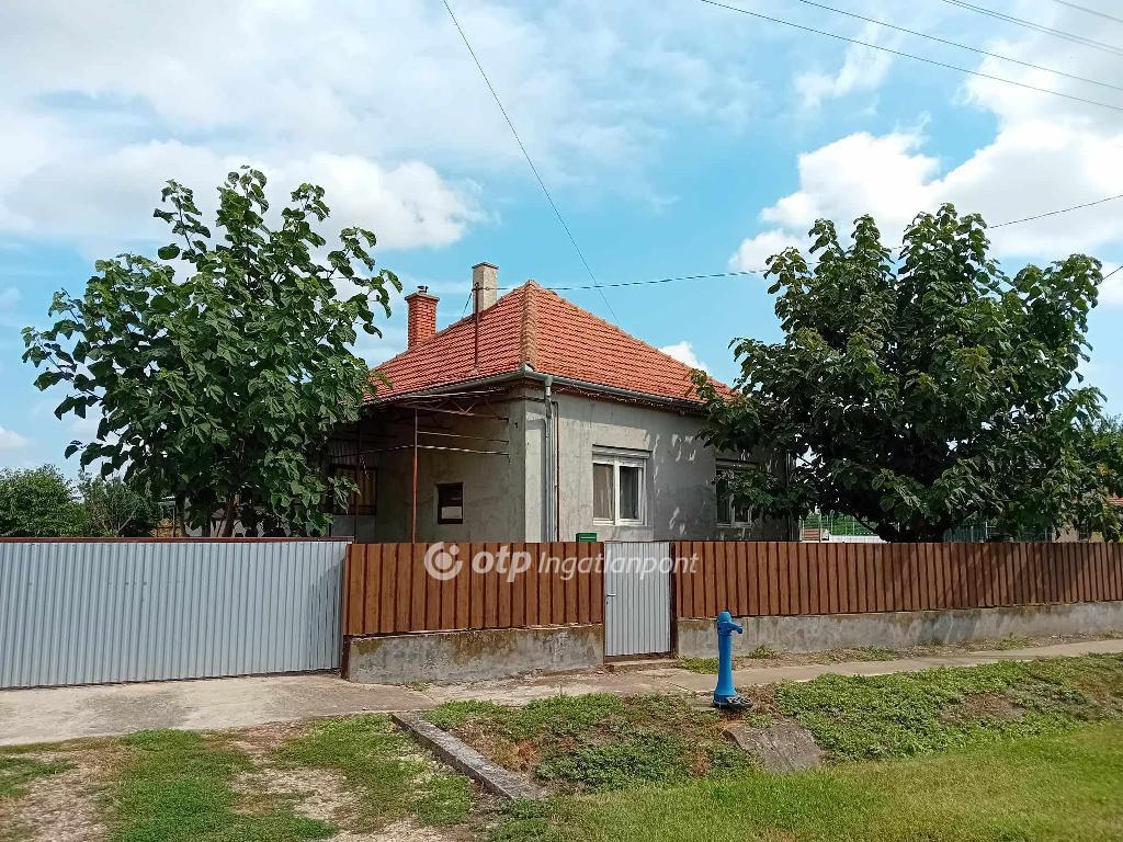 Eladó családi ház Komádi