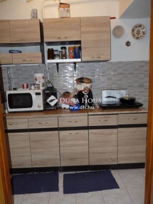 Eladó lakás Szolnok