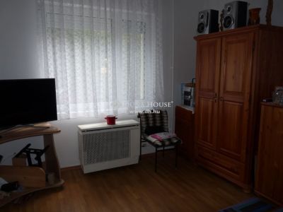 Eladó lakás Szolnok