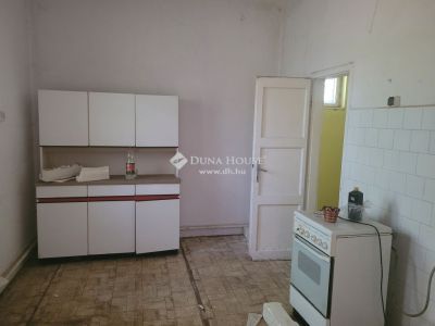 Eladó családi ház Esztergom