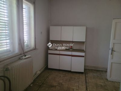 Eladó családi ház Esztergom