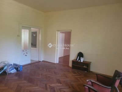 Eladó családi ház Esztergom