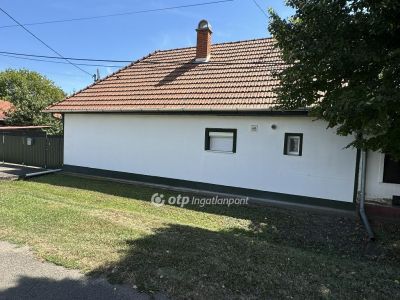 Eladó családi ház Poroszló