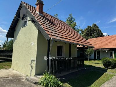 Eladó családi ház Poroszló