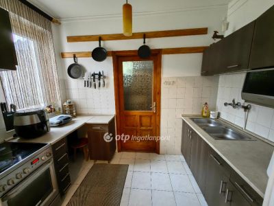 Eladó családi ház Kunmadaras