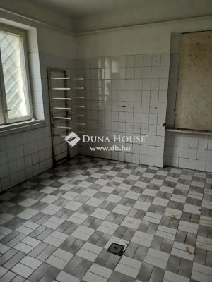 Eladó műhely Nyírtelek
