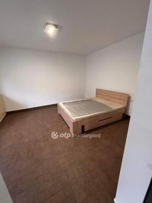Eladó családi ház Baja