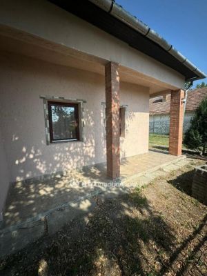 Eladó családi ház Poroszló