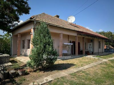 Eladó családi ház Poroszló