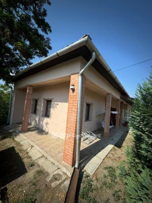 Eladó családi ház Poroszló
