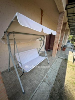 Eladó családi ház Poroszló