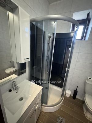 Eladó családi ház Poroszló