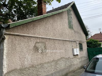Eladó családi ház Apc