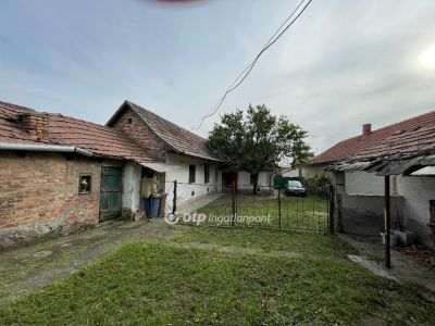 Eladó családi ház Apc