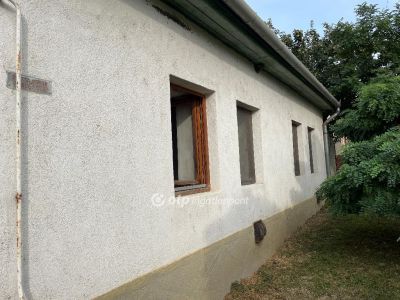 Eladó családi ház Apc