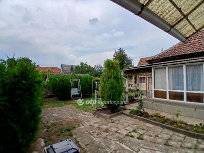 Eladó családi ház Karácsond