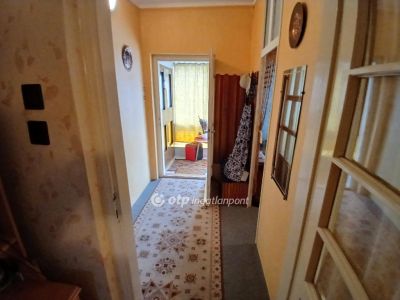 Eladó családi ház Karácsond